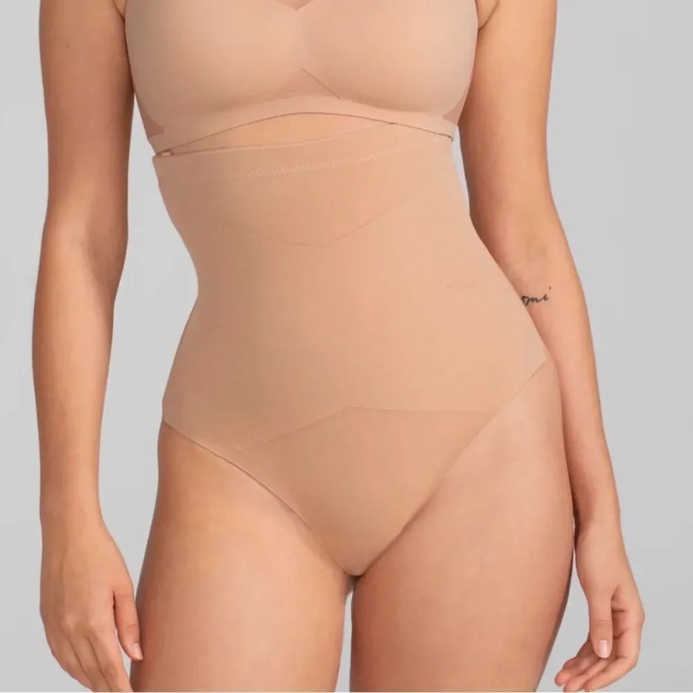 Honeylove SuperPower Thong in Sand Medium NEW MSRP $79